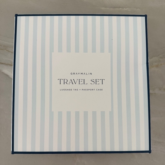 Gray Malin Ski Travel Set - Passport Case & Luggage Tag - Picture 2 of 9